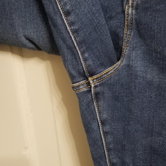 Levi's 512 Perfectly Slimming Bootcut Jeans - Picture 5 of 7